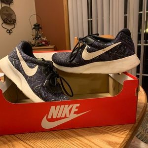 Women’s Nike Tanjun shoes